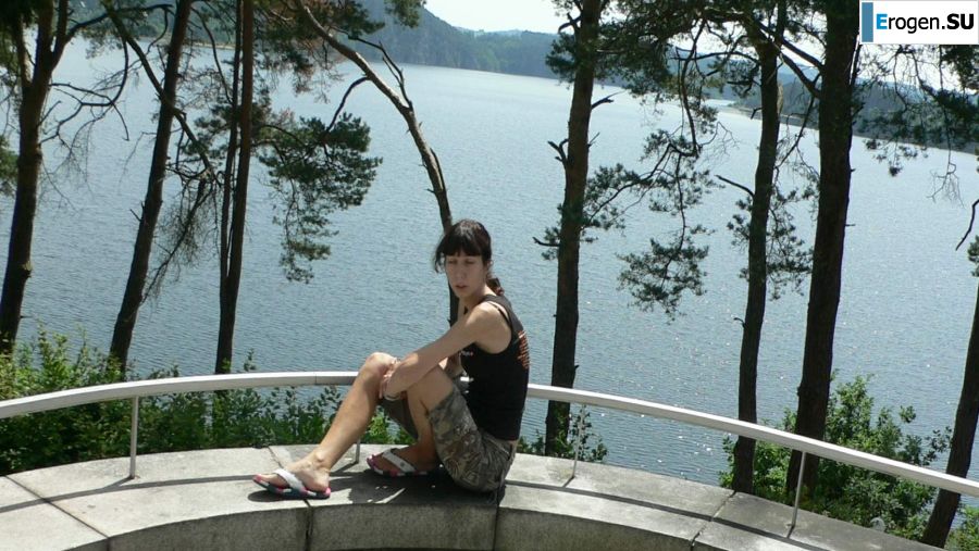 a peculiar tall girl with soft nipples. Part 2. Photo 8