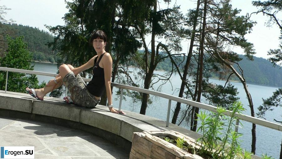 a peculiar tall girl with soft nipples. Part 2. Photo 9