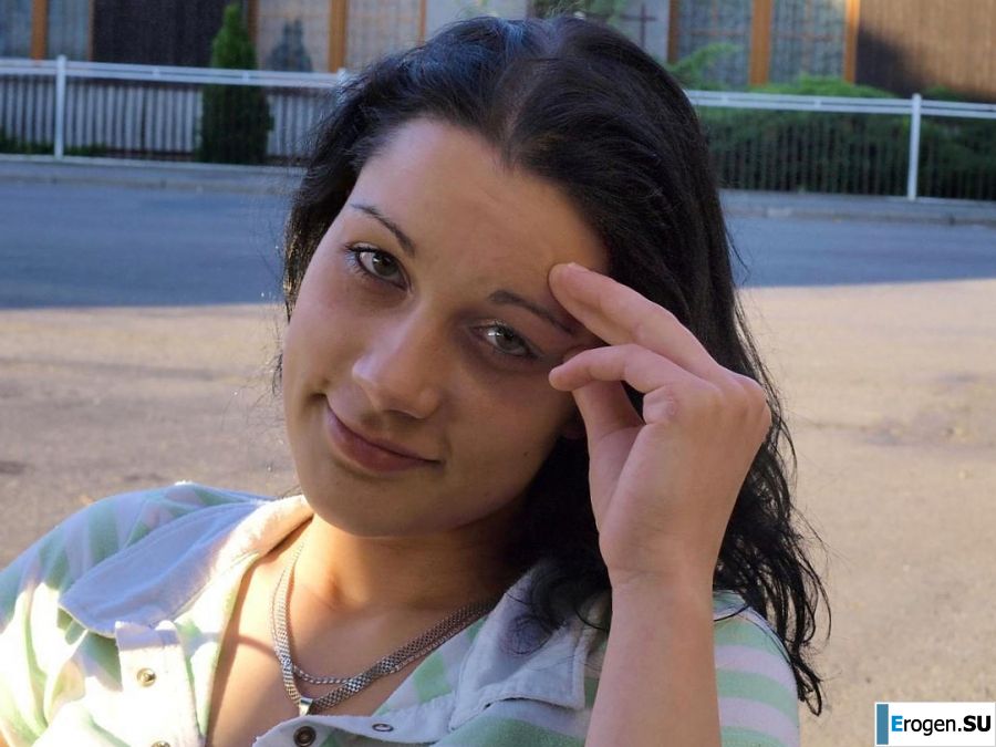 two girlfriends without bras by the river. Photo 25