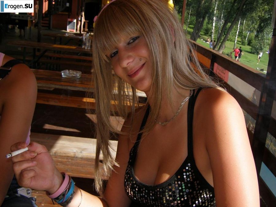 two girlfriends without bras by the river. Photo 30