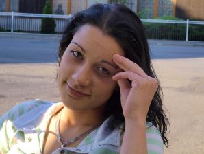 two girlfriends without bras by the river. Thumb 25