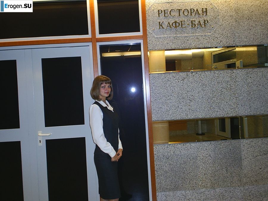 even the waitress should have a nude shot. Photo 25