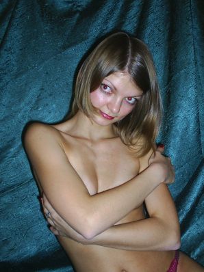 even the waitress should have a nude shot. Thumb 6