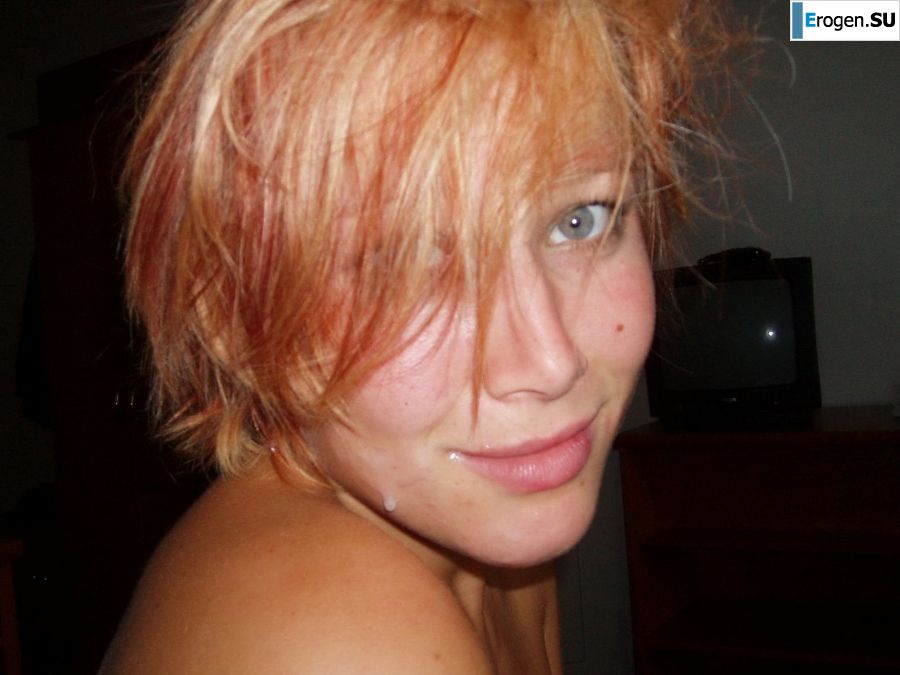 few boobs and a radiant smile. Photo 8