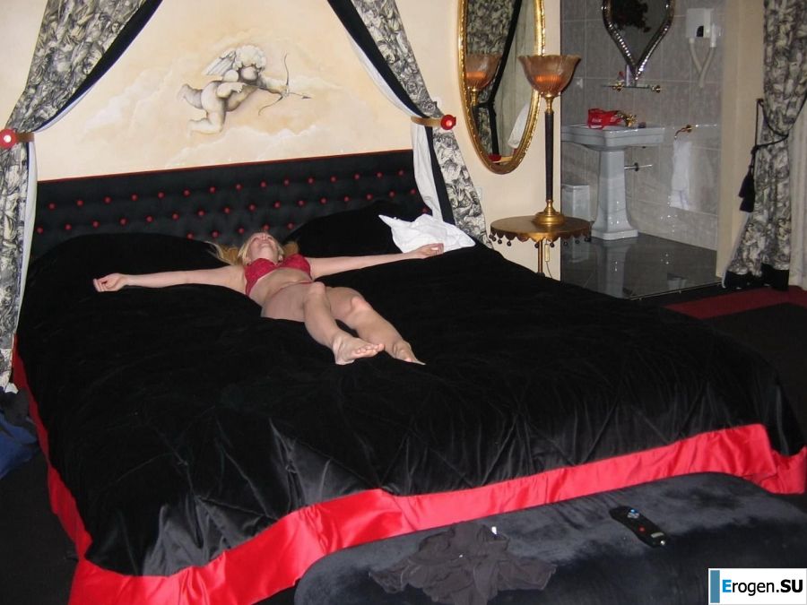 sexy blonde trying on revealing lingerie. Photo 5