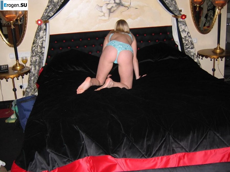 sexy blonde trying on revealing lingerie. Photo 7