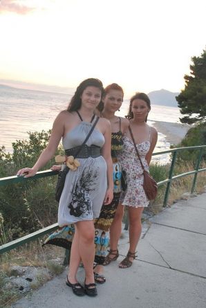 beach nudism and several girlfriends. Thumb 1