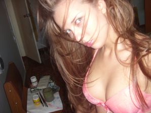 Alina undresses for her subscribers. Thumb 12