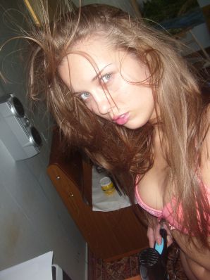 Alina undresses for her subscribers. Thumb 14