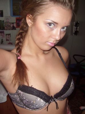 Alina undresses for her subscribers. Thumb 5