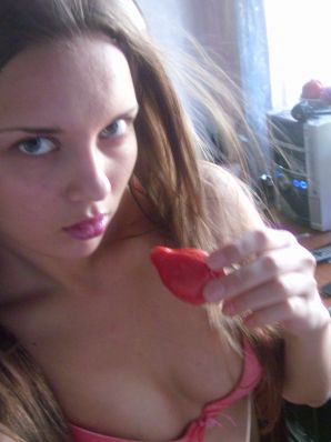 Alina undresses for her subscribers. Thumb 7