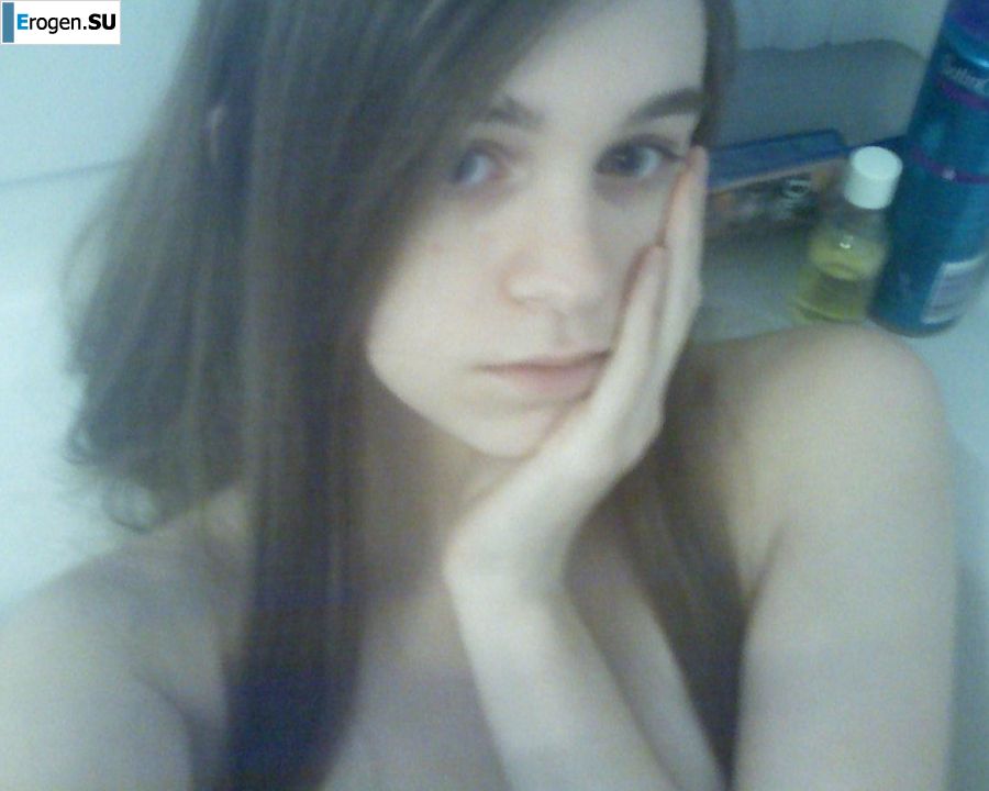 Brunette in revealing outfits and without anything. Photo 24