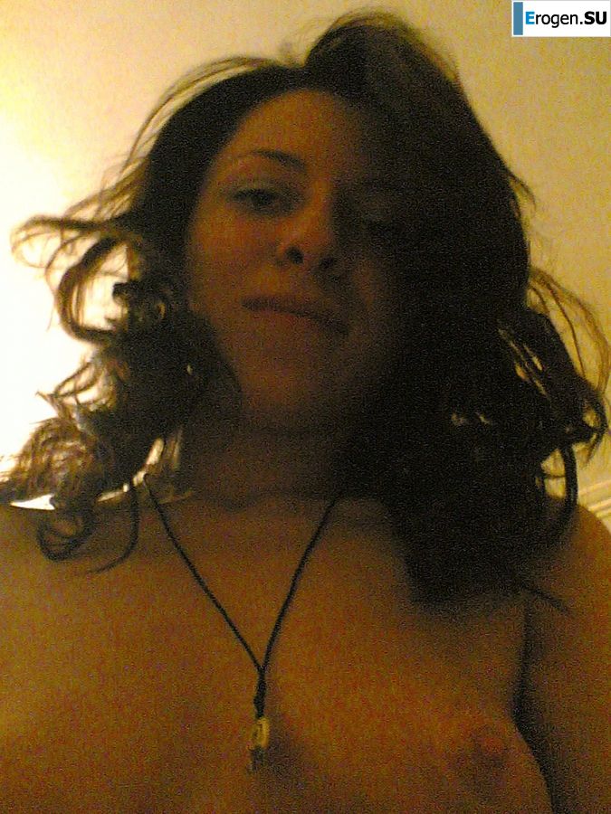 Brunette in revealing outfits and without anything. Photo 30