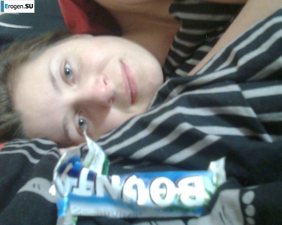 Brunette in revealing outfits and without anything. Photo 35