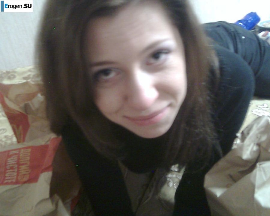 Brunette in revealing outfits and without anything. Photo 40