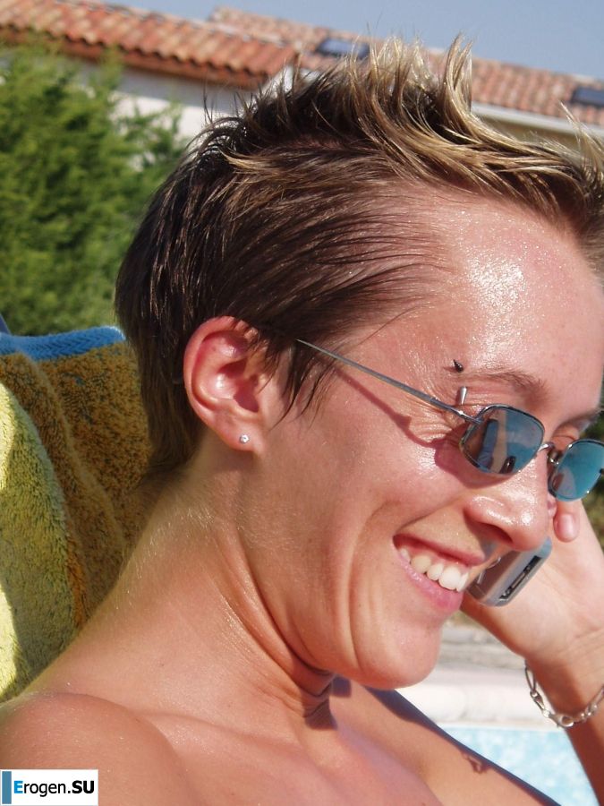 Lesbian on vacation with a friend. Photo 11