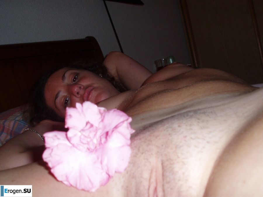 Lesbian on vacation with a friend. Photo 17