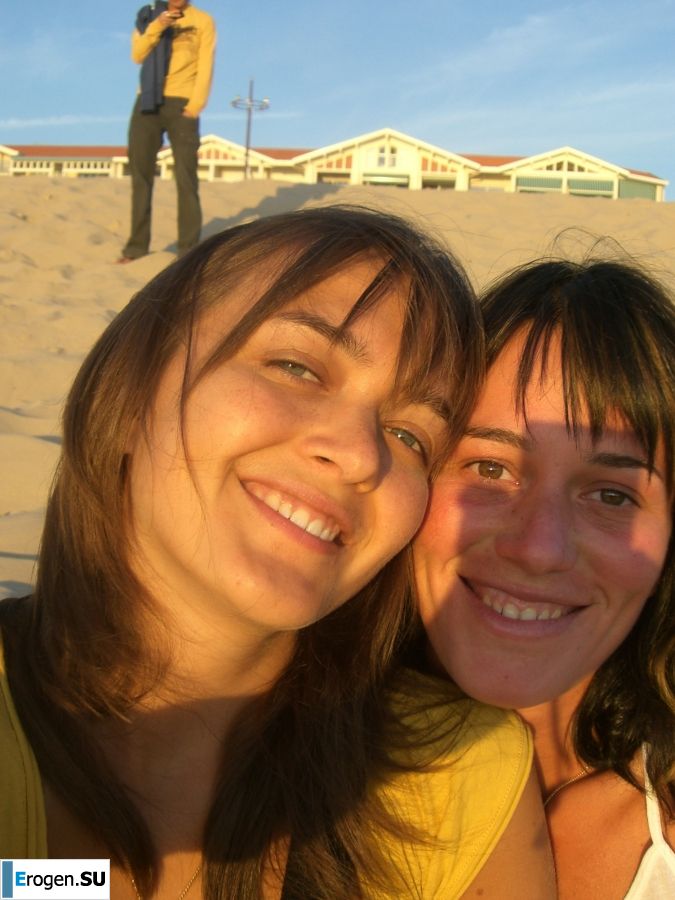 Lesbian on vacation with a friend. Photo 19