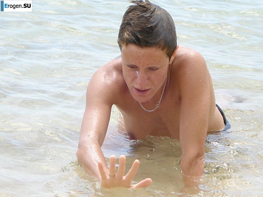 Lesbian on vacation with a friend. Photo 34