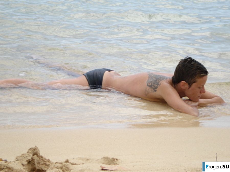 Lesbian on vacation with a friend. Photo 37