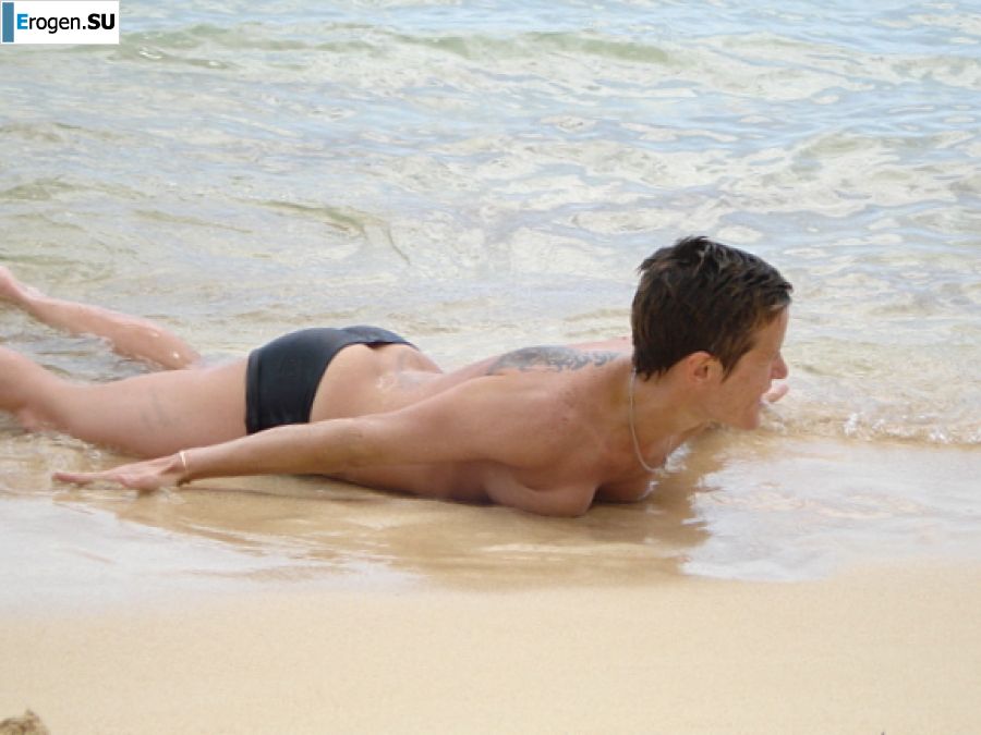 Lesbian on vacation with a friend. Photo 38