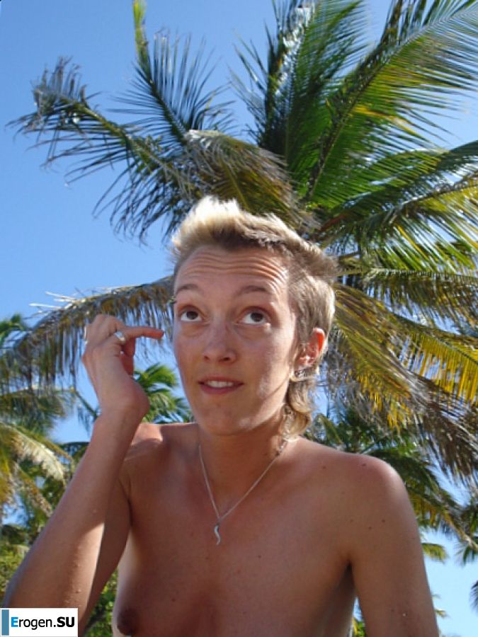 Lesbian on vacation with a friend. Photo 40