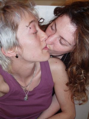 Lesbian on vacation with a friend. Thumb 14