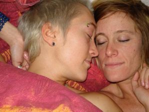 Lesbian on vacation with a friend. Thumb 29