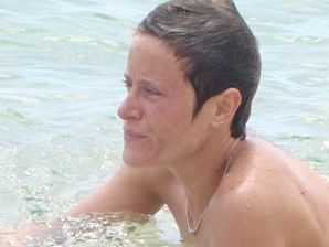 Lesbian on vacation with a friend. Thumb 33