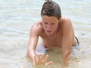 Lesbian on vacation with a friend. Thumb 34