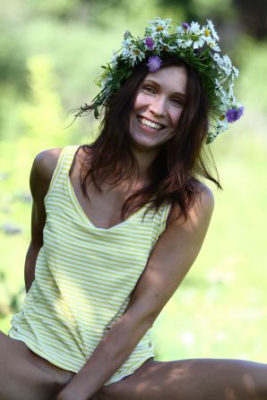 undressed outdoors in front of the photographer. Thumb 16