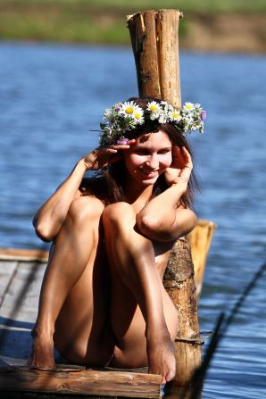 undressed outdoors in front of the photographer. Part 2. Thumb 38