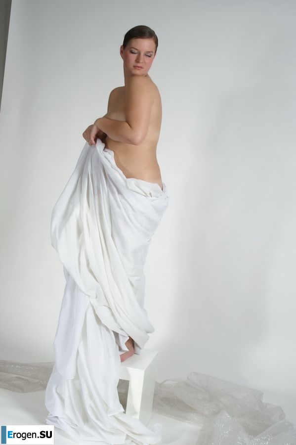 Busty amateur model. Photo 2