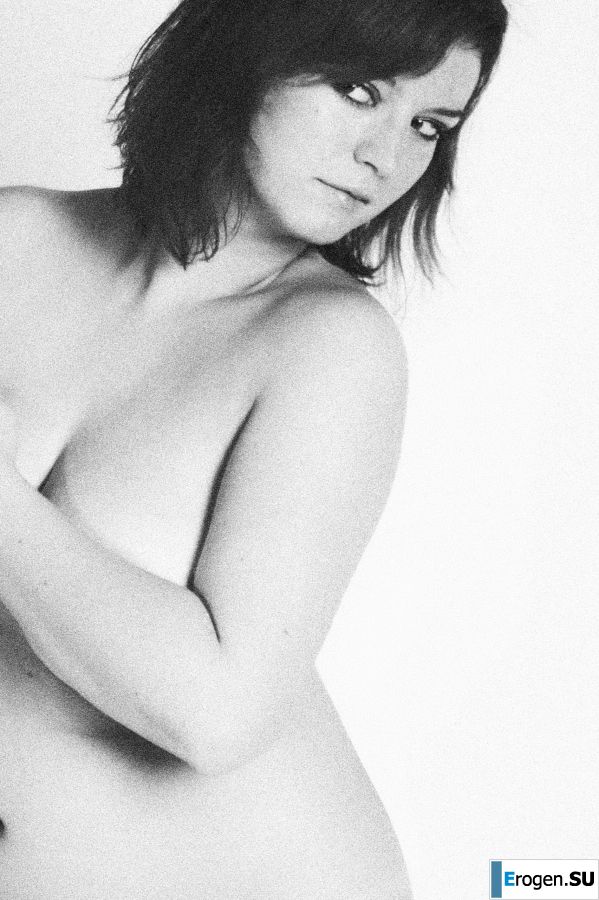 Busty amateur model. Photo 36