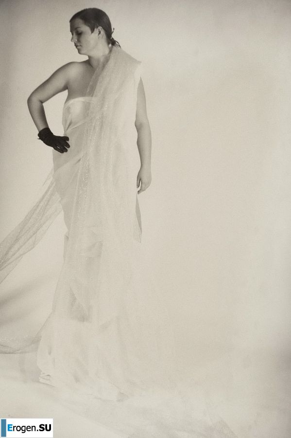 Busty amateur model. Photo 39