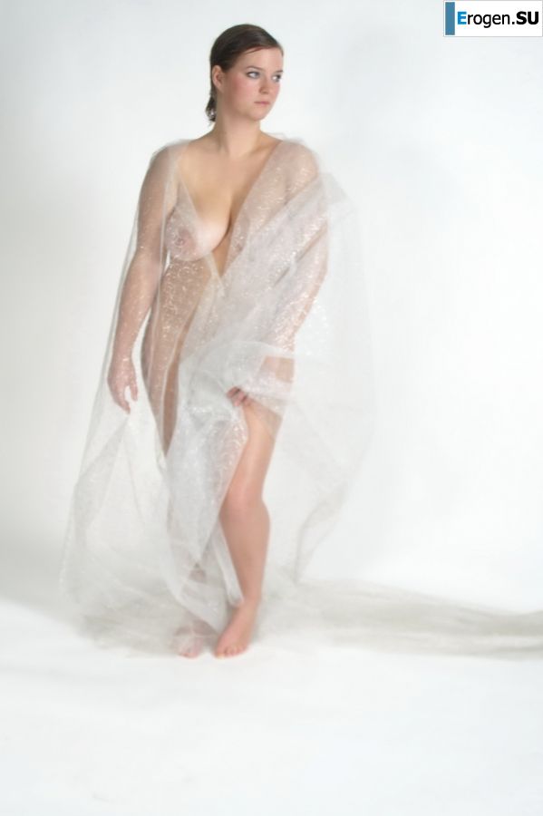 Busty amateur model. Photo 8