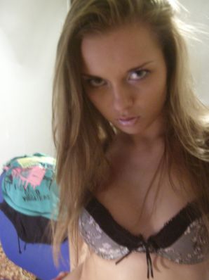 Алина раздевается для своих подписчиков. Часть 2. Эскиз 35