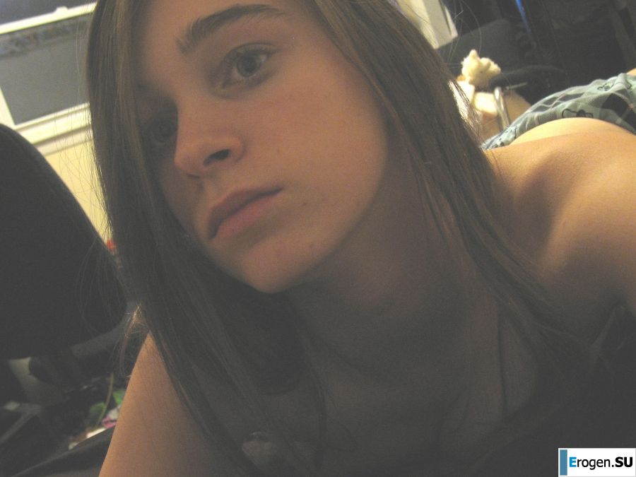 Brunette in revealing outfits and without anything. Part 2. Photo 14