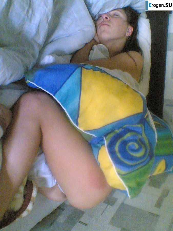 Brunette in revealing outfits and without anything. Part 2. Photo 24