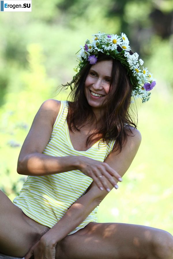 undressed outdoors in front of the photographer. Part 5. Photo 30