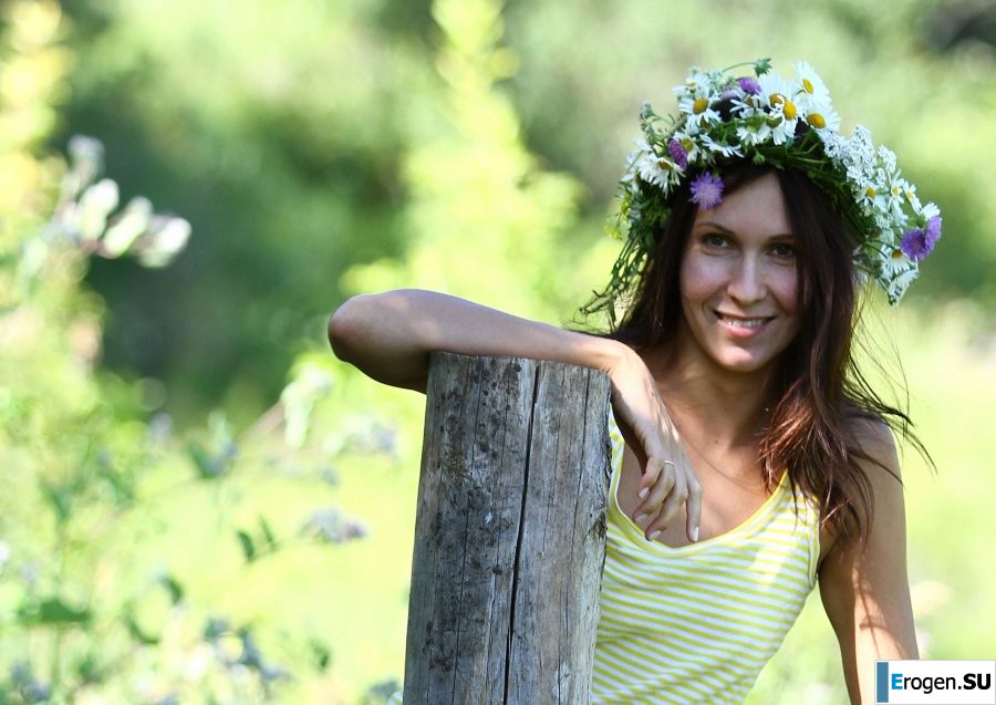 undressed outdoors in front of the photographer. Part 5. Photo 41