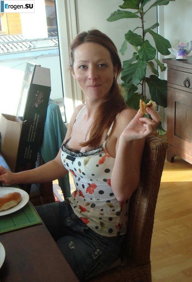 Slender red-haired nympho without clothes. Photo 22