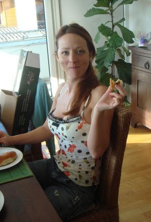 Slender red-haired nympho without clothes. Thumb 22