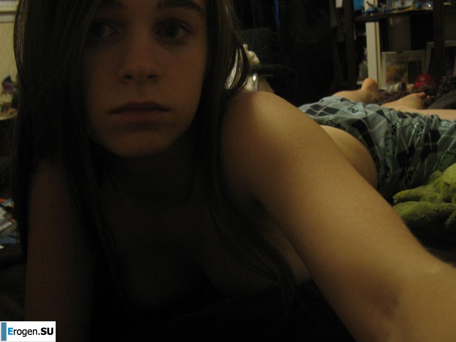 Брюнетка в откровенных нарядах и без ничего. Часть 3. Фото 17