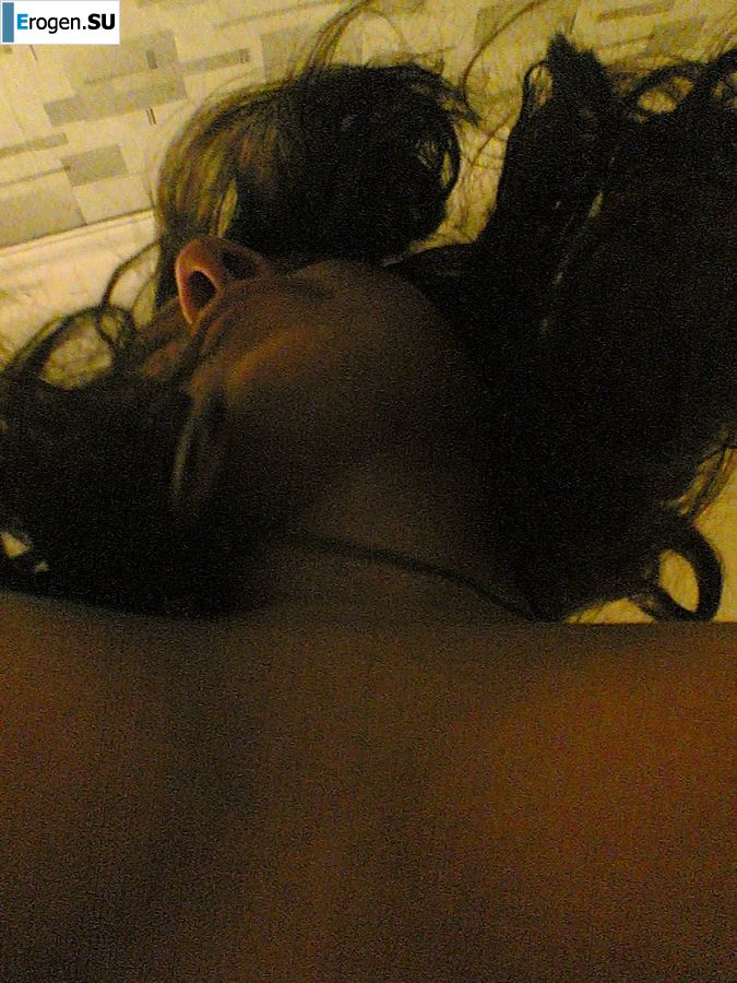 Брюнетка в откровенных нарядах и без ничего. Часть 3. Фото 25