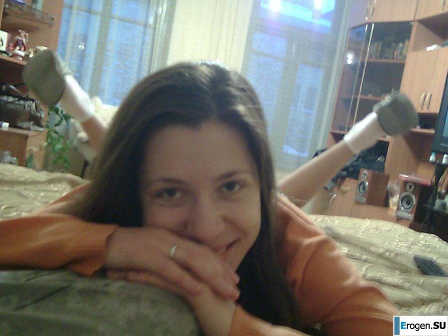 Брюнетка в откровенных нарядах и без ничего. Часть 3. Фото 28