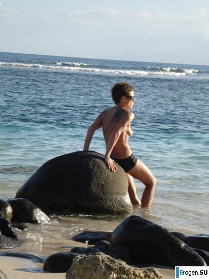 Lesbian on vacation with a friend. Part 2. Photo 39