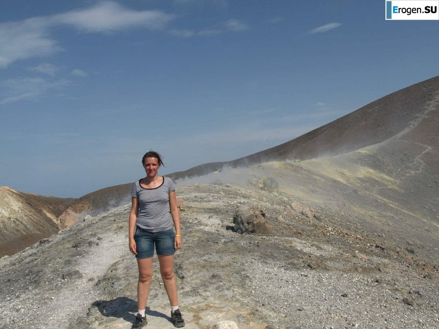 разделась на безлюдном пляже. Фото 10