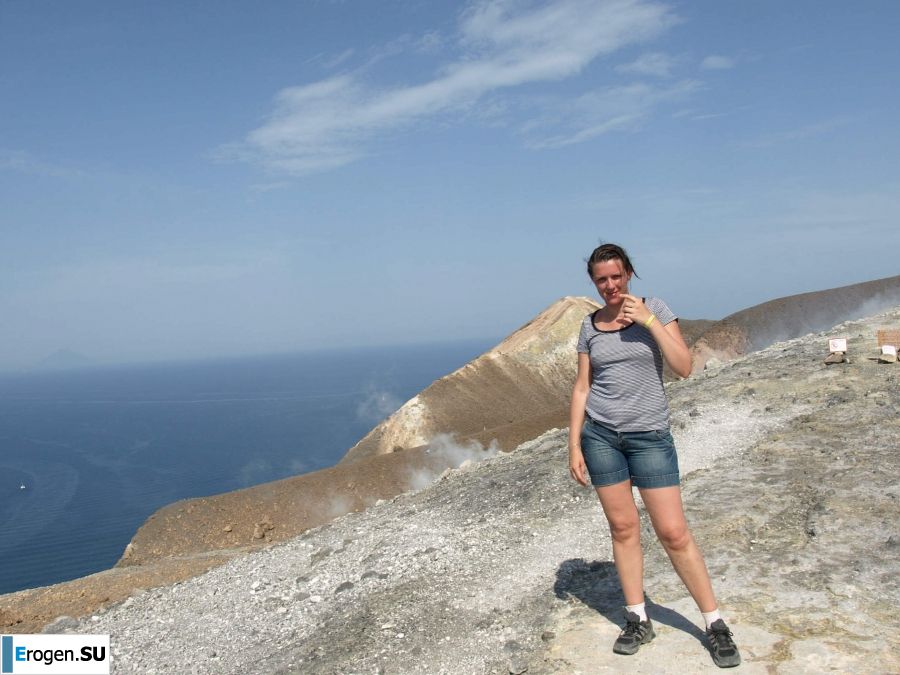 разделась на безлюдном пляже. Фото 11