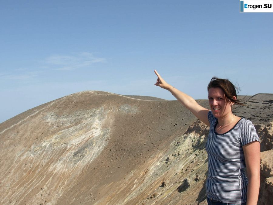 разделась на безлюдном пляже. Фото 12